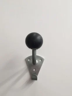 Patères vintage boule, métal et Bakélite