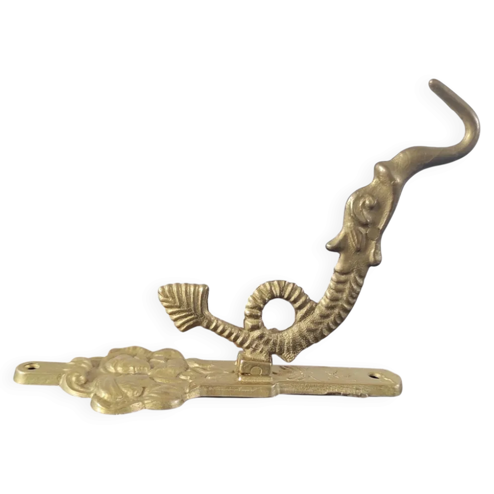 Patère vintage en laiton doré à motif créature marine et médaillon tro