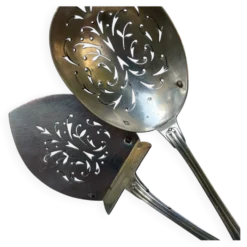 Pelle et cuillère saupoudreuse