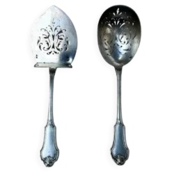 Pelle et cuillère saupoudreuse