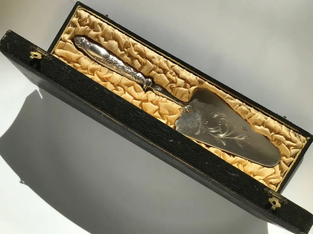 Pelle à gâteau ou tarte XIXe métal argenté gravé poinçon