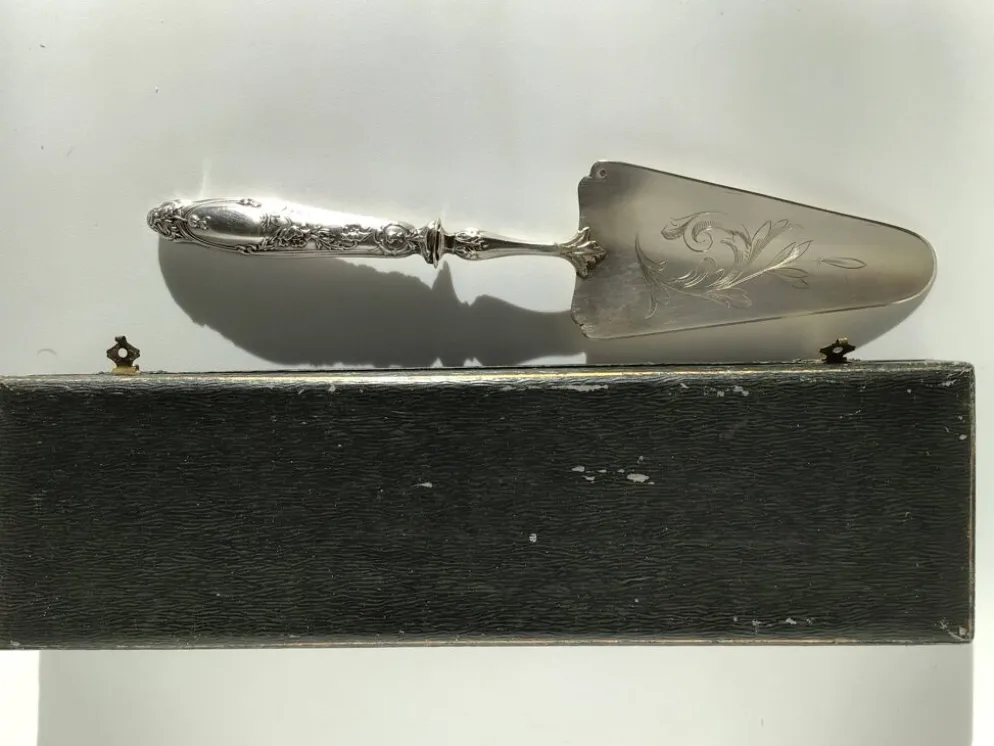 Pelle à gâteau ou tarte XIXe métal argenté gravé poinçon