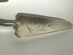 Pelle à gâteau ou tarte XIXe métal argenté gravé poinçon