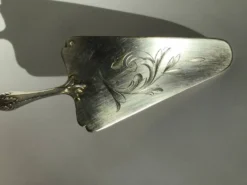 Pelle à gâteau ou tarte XIXe métal argenté gravé poinçon