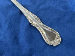 Pelle à gâteaux Mappin and Webb en métal argenté modèle Russell