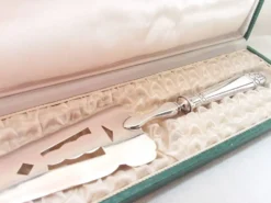 Pelle à tarte 1940 Art Déco en métal argenté dans son coffret