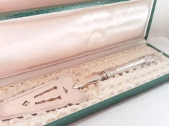Pelle à tarte 1940 Art Déco en métal argenté dans son coffret