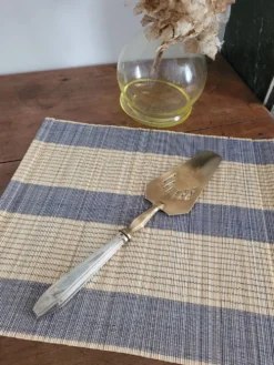 Pelle à tarte art déco laiton
