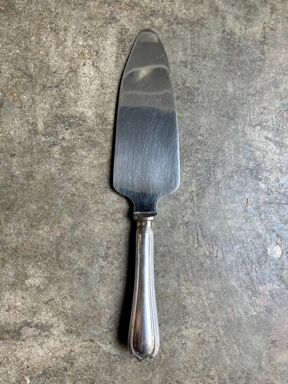 Pelle à tarte Christofle en métal argenté, motif "Spatours"
