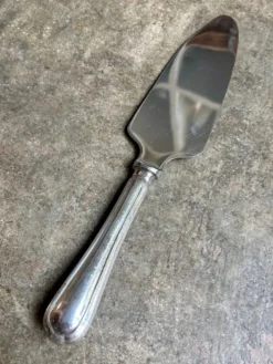 Pelle à tarte Christofle en métal argenté, motif