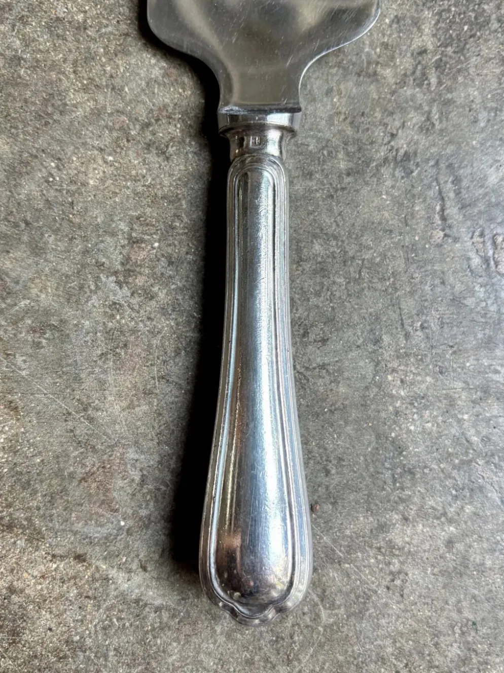 Pelle à tarte Christofle en métal argenté, motif "Spatours"