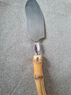 Pelle à tarte manche en bambou