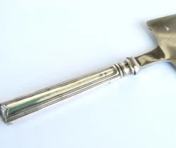 Pelle à tarte vintage en métal argenté et lame inox - Décor au filet contour