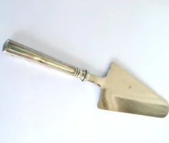 Pelle à tarte vintage en métal argenté et lame inox - Décor au filet contour