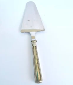 Pelle à tarte vintage en métal argenté et lame inox - Décor au filet contour