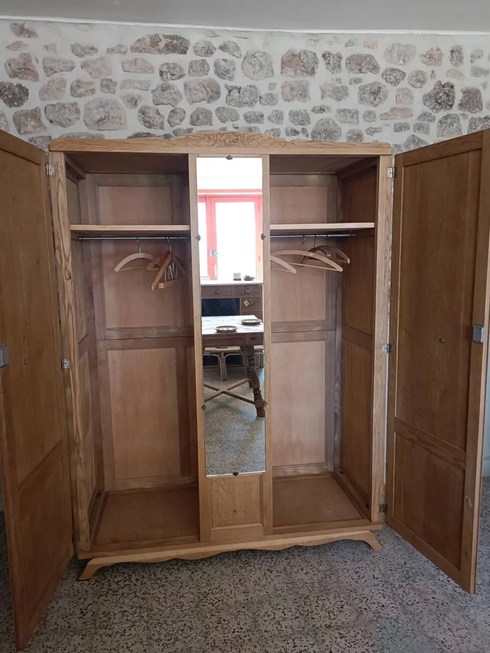 Penderie Art Déco en chêne rénovée