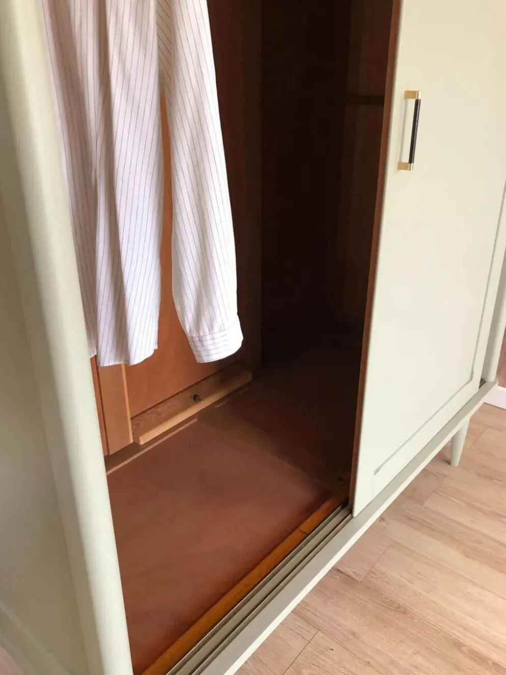 Penderie à portes coulissantes, années 60