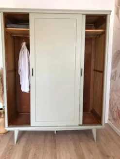 Penderie à portes coulissantes, années 60