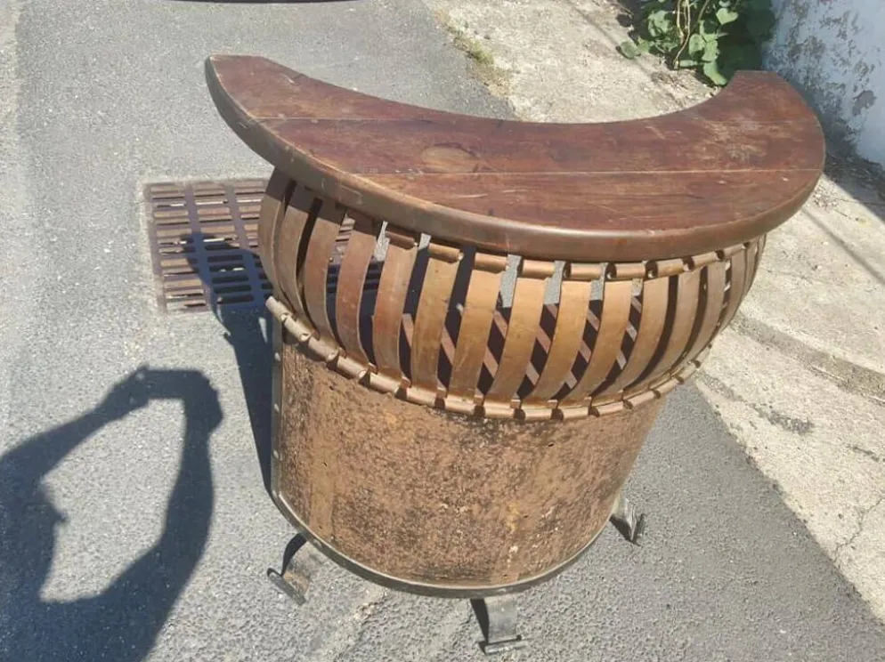 Petit bar en acier , cuivre et chêne vers 1960