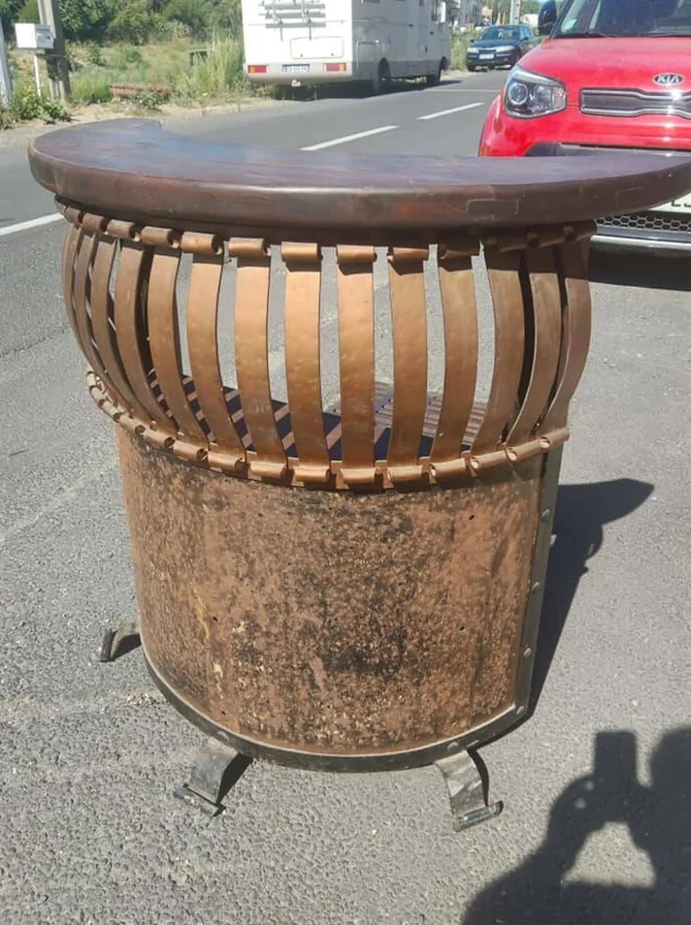 Petit bar en acier , cuivre et chêne vers 1960