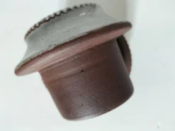 Petit beurrier à eau en grès émaillé style Ratilly