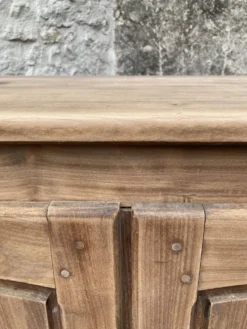 Petit buffet ancien en bois