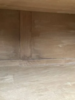 Petit buffet ancien en bois