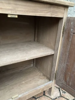 Petit buffet ancien en bois