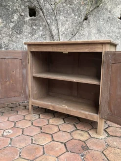 Petit buffet ancien en bois