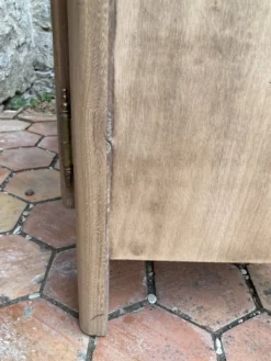 Petit buffet ancien en bois