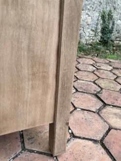Petit buffet ancien en bois