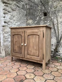 Petit buffet ancien en bois