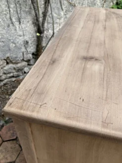 Petit buffet ancien en bois