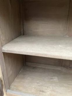 Petit buffet ancien en bois