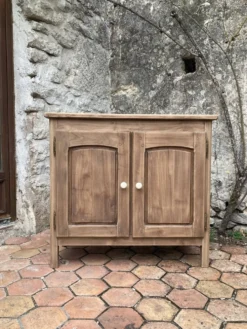 Petit buffet ancien en bois