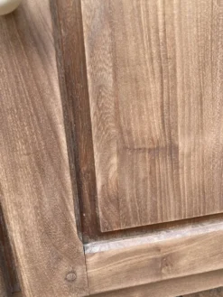 Petit buffet ancien en bois