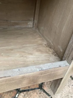 Petit buffet ancien en bois