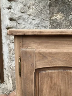 Petit buffet ancien en bois