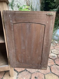 Petit buffet ancien en bois