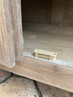 Petit buffet ancien en bois