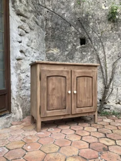 Petit buffet ancien en bois
