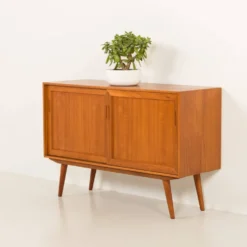 Petit buffet en teck scandinave, années 1970