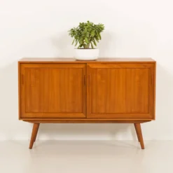 Petit buffet en teck scandinave, années 1970