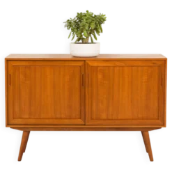 Petit buffet en teck scandinave, années 1970