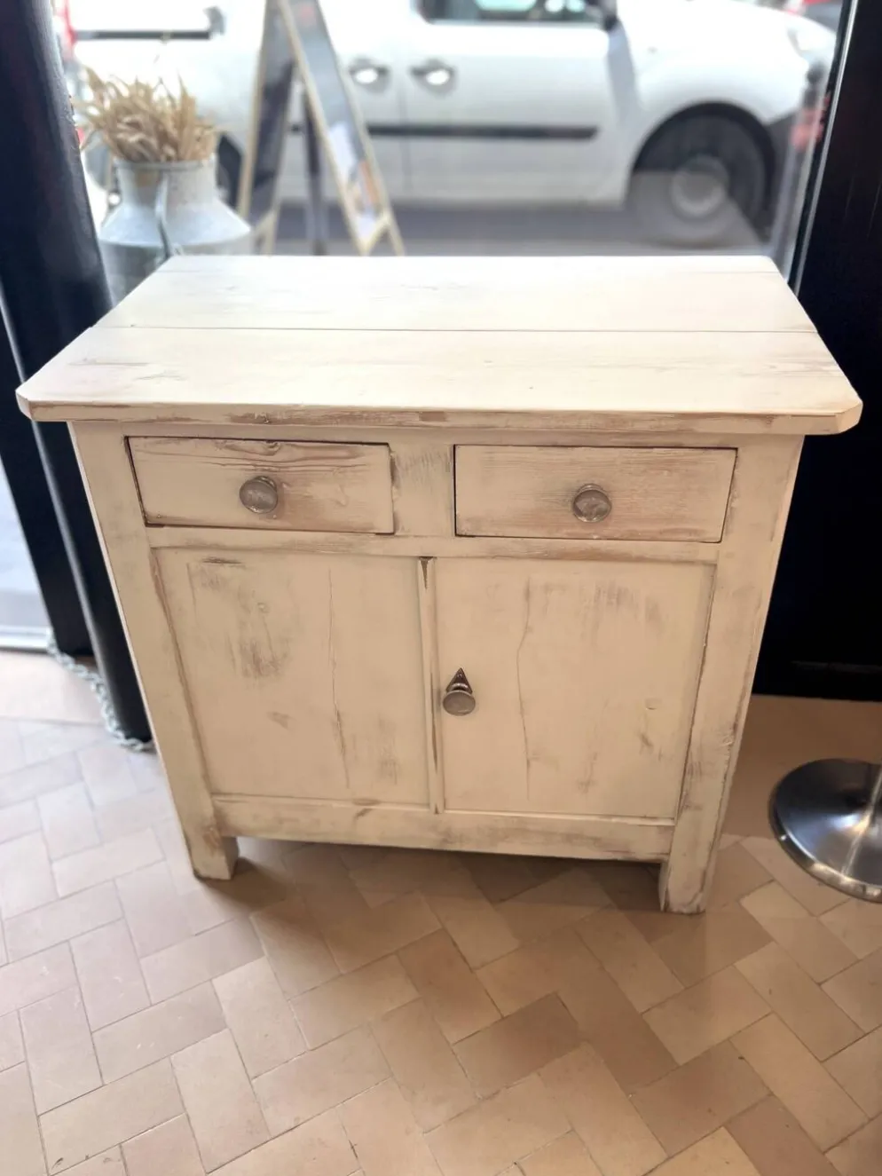 Petit buffet patiné