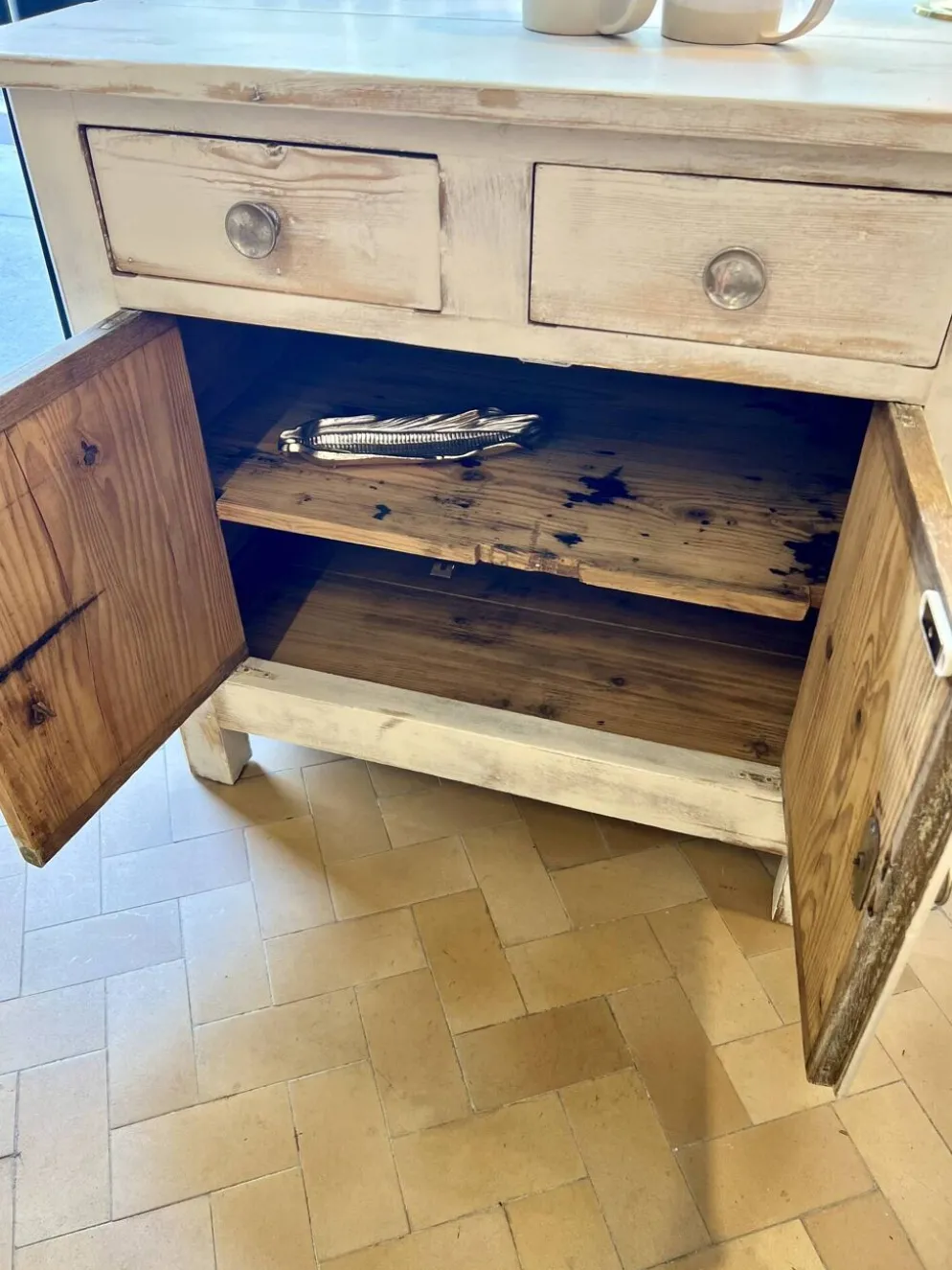 Petit buffet patiné