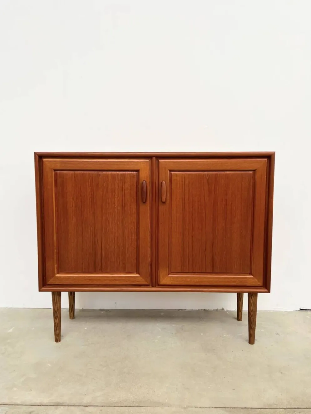 Petit buffet teck 2 portes scandinave vintage