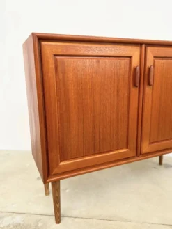 Petit buffet teck 2 portes scandinave vintage