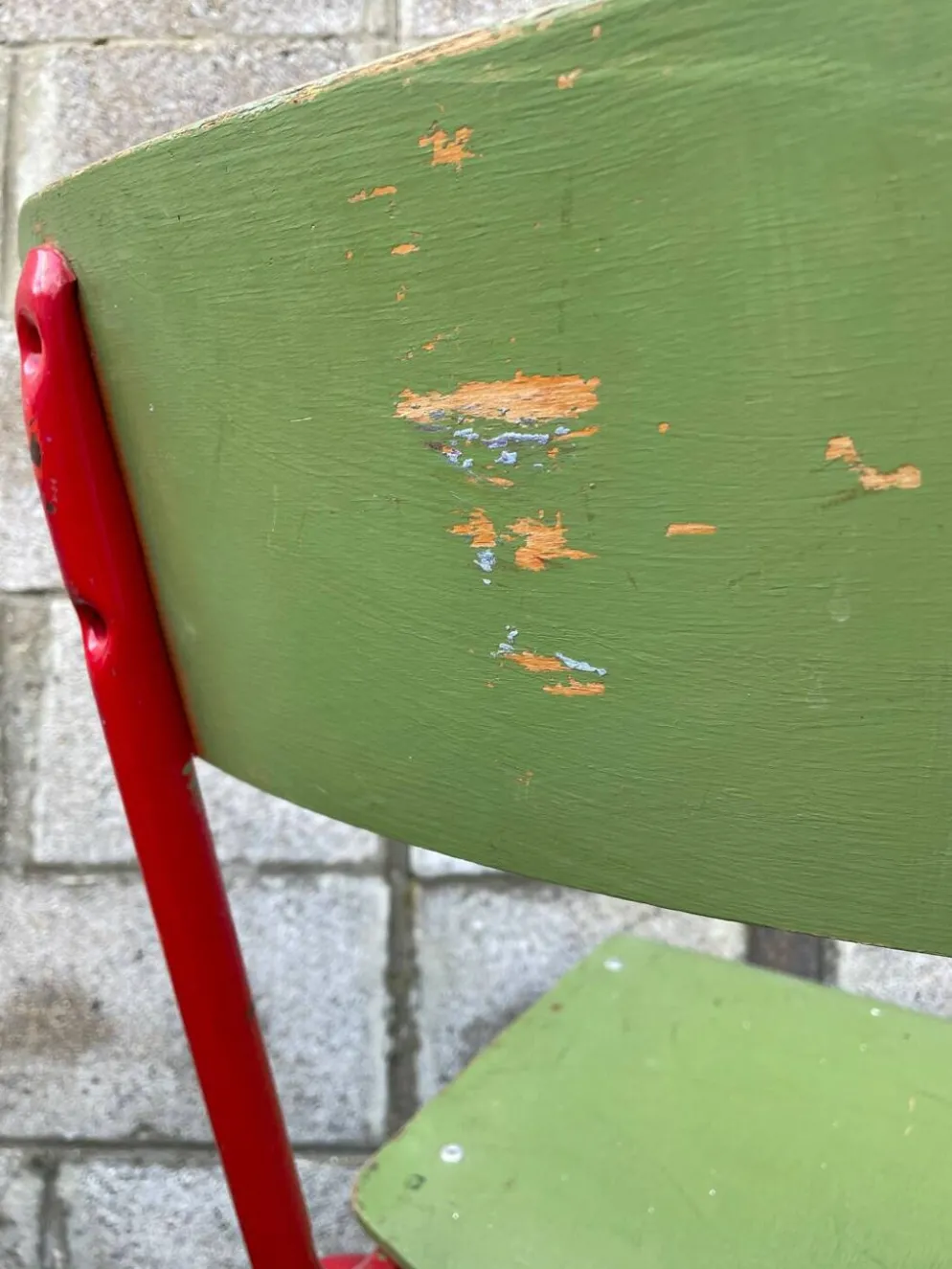 Petit bureau d’écolier et sa chaise vintage
