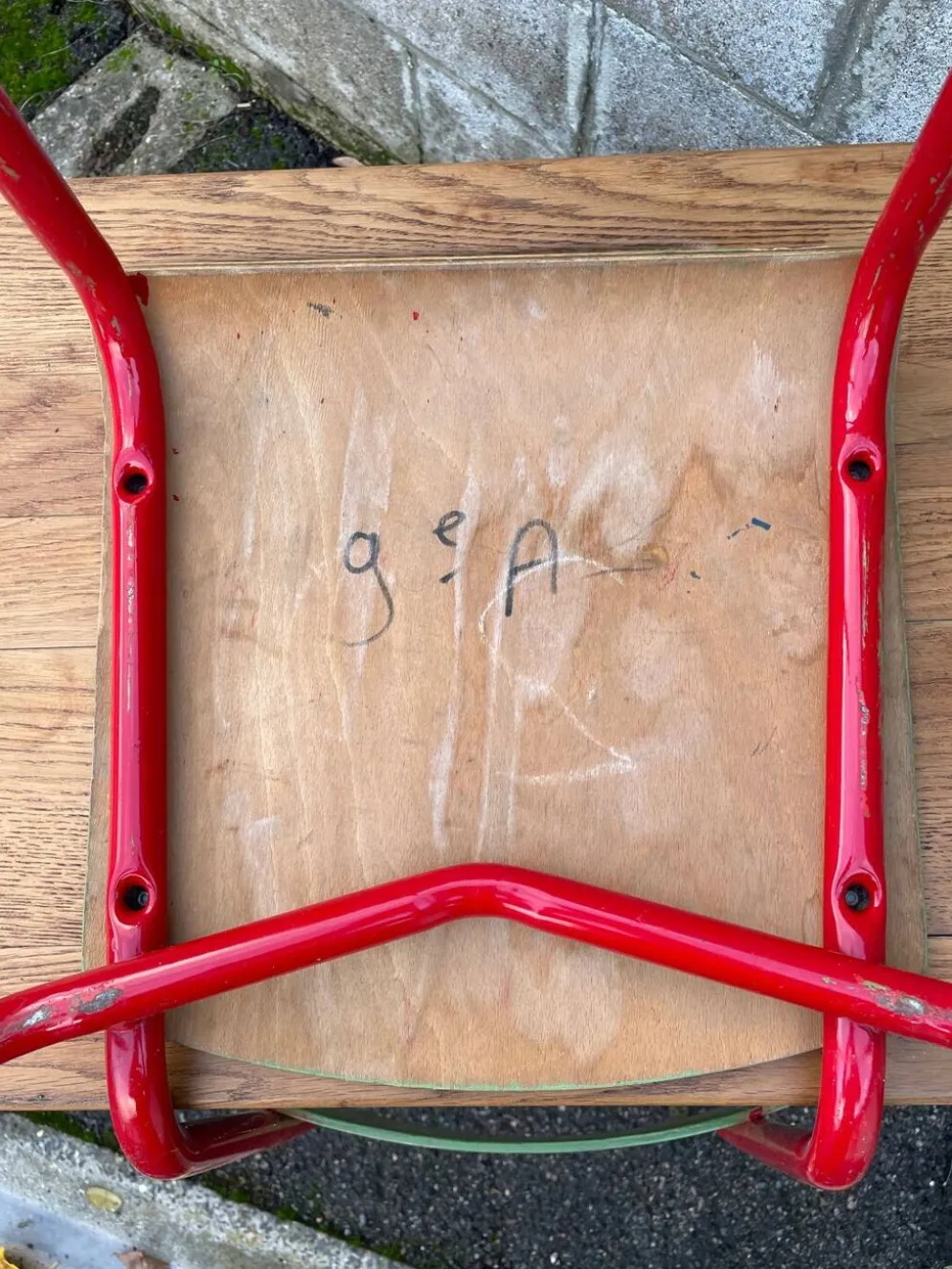 Petit bureau d’écolier et sa chaise vintage